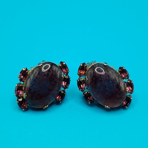 Vintage Purple Glass Rhinestone Clip Earrings, Gold Tone, 1 1/4", 1950s - Picture 8 of 10